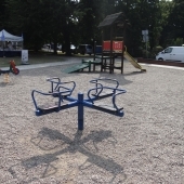 Bild vom Spielplatz anzeigen.