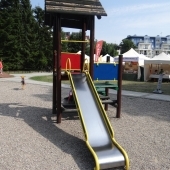 Bild vom Spielplatz anzeigen.