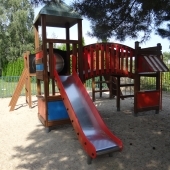 Bild vom Spielplatz anzeigen.