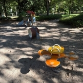 Bild vom Spielplatz anzeigen.