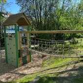 Bild vom Spielplatz anzeigen.