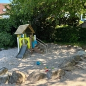 Bild vom Spielplatz anzeigen.