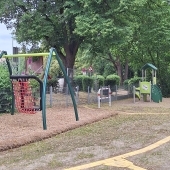 Bild vom Spielplatz anzeigen.