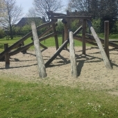 Bild vom Spielplatz anzeigen.