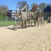 Bild vom Spielplatz anzeigen.