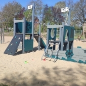 Bild vom Spielplatz anzeigen.
