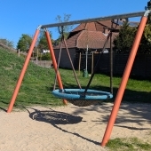 Bild vom Spielplatz anzeigen.