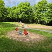 Bild vom Spielplatz anzeigen.