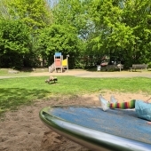 Bild vom Spielplatz anzeigen.