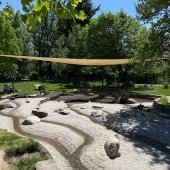 Bild vom Spielplatz anzeigen.