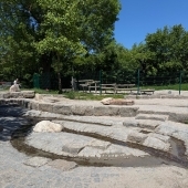Bild vom Spielplatz anzeigen.