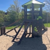 Bild vom Spielplatz anzeigen.