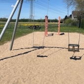 Bild vom Spielplatz anzeigen.