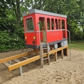 Bild vom Spielplatz anzeigen.