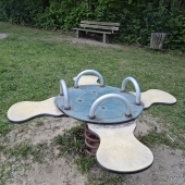 Bild vom Spielplatz anzeigen.
