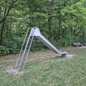 Bild vom Spielplatz anzeigen.