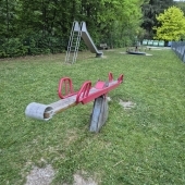 Bild vom Spielplatz anzeigen.