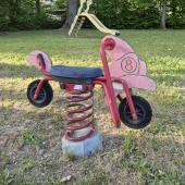 Bild vom Spielplatz anzeigen.