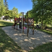 Bild vom Spielplatz anzeigen.