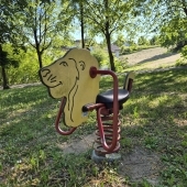 Bild vom Spielplatz anzeigen.