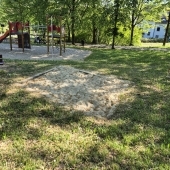 Bild vom Spielplatz anzeigen.