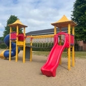 Bild vom Spielplatz anzeigen.
