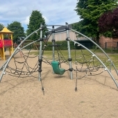 Bild vom Spielplatz anzeigen.