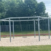 Bild vom Spielplatz anzeigen.
