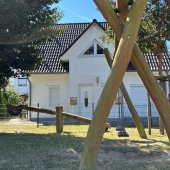 Bild vom Spielplatz anzeigen.