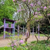 Bild vom Spielplatz anzeigen.