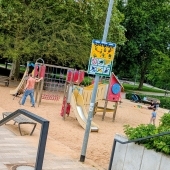 Bild vom Spielplatz anzeigen.