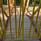 Bild vom Spielplatz anzeigen.