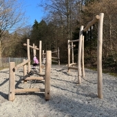 Bild vom Spielplatz anzeigen.