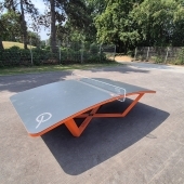 Bild vom Spielplatz anzeigen.