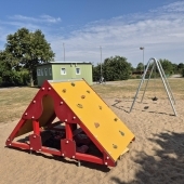 Bild vom Spielplatz anzeigen.