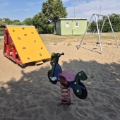 Bild vom Spielplatz anzeigen.