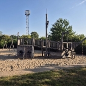 Bild vom Spielplatz anzeigen.