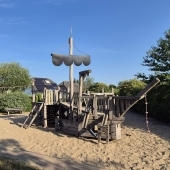 Bild vom Spielplatz anzeigen.