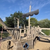 Bild vom Spielplatz anzeigen.