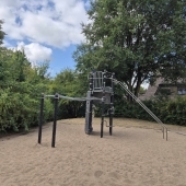 Bild vom Spielplatz anzeigen.