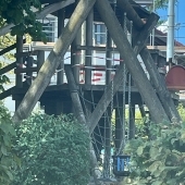 Bild vom Spielplatz anzeigen.