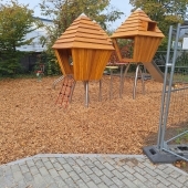 Bild vom Spielplatz anzeigen.