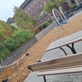 Bild vom Spielplatz anzeigen.