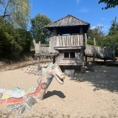 Bild vom Spielplatz anzeigen.