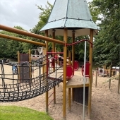 Bild vom Spielplatz anzeigen.