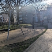 Bild vom Spielplatz anzeigen.