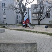 Bild vom Spielplatz anzeigen.