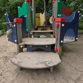 Bild vom Spielplatz anzeigen.