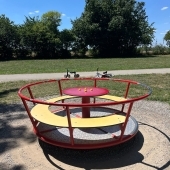 Bild vom Spielplatz anzeigen.