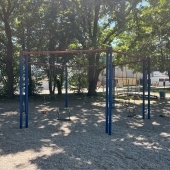 Bild vom Spielplatz anzeigen.